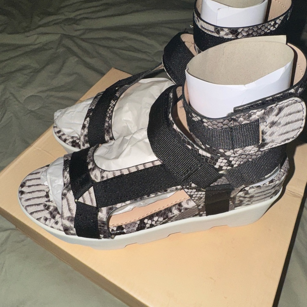 Yoki Snakeskin Platform Sport Sandals – Size - Picture 7 of 8
